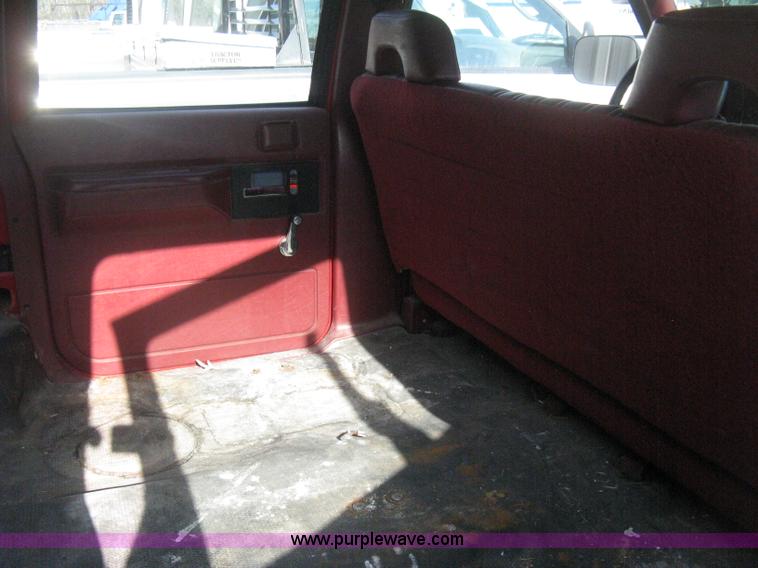 image for item E3479 1992 Chevrolet Suburban 1500 SUV