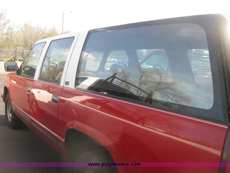 image for item E3479 1992 Chevrolet Suburban 1500 SUV