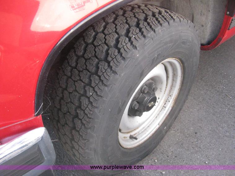 image for item E3479 1992 Chevrolet Suburban 1500 SUV