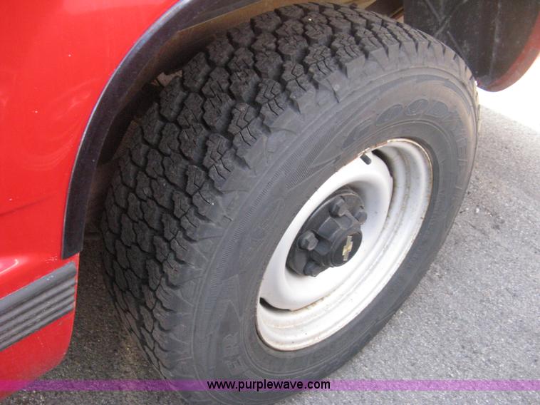 image for item E3479 1992 Chevrolet Suburban 1500 SUV