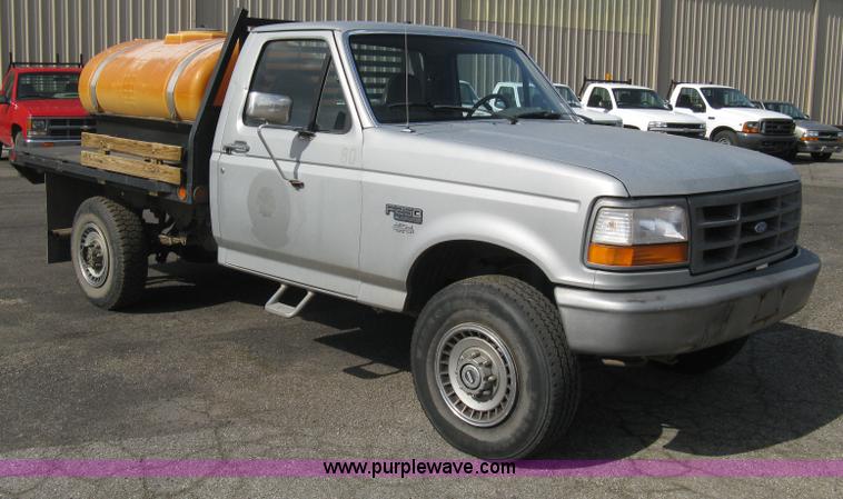 image for item E3481 1993 Ford F250 XL flatbed truck
