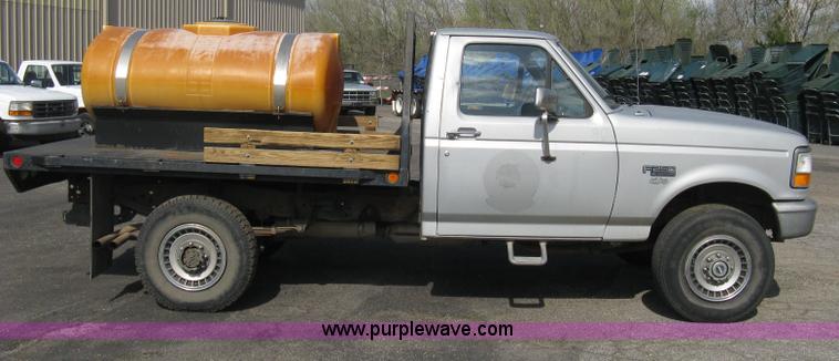 image for item E3481 1993 Ford F250 XL flatbed truck
