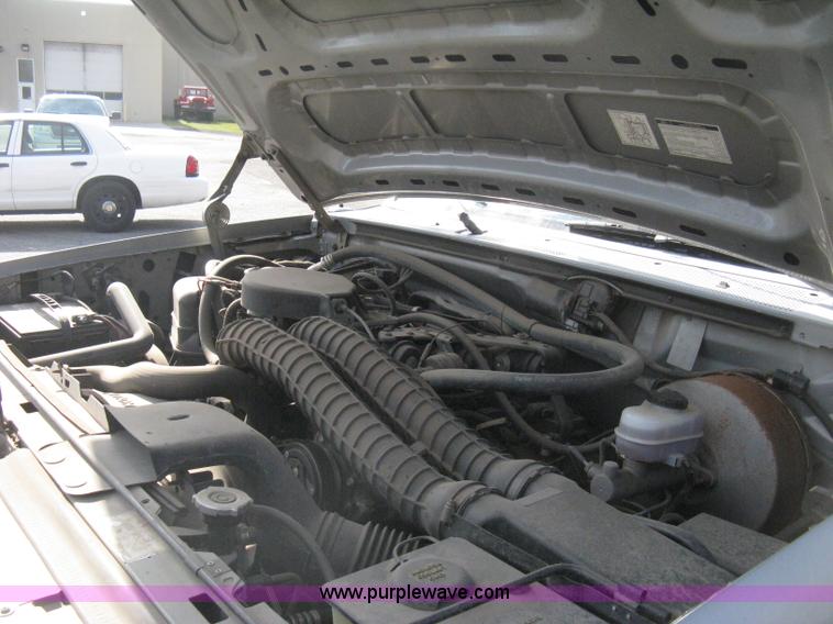 image for item E3481 1993 Ford F250 XL flatbed truck