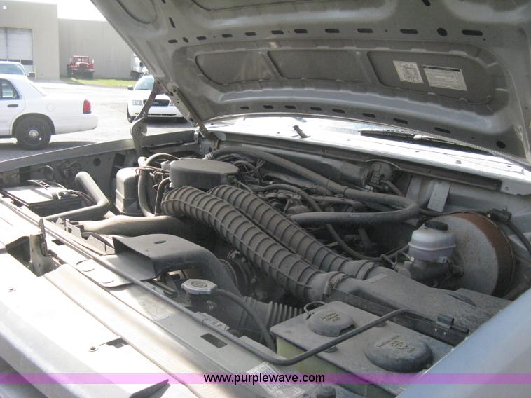 image for item E3481 1993 Ford F250 XL flatbed truck