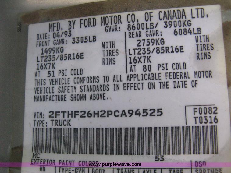 image for item E3481 1993 Ford F250 XL flatbed truck