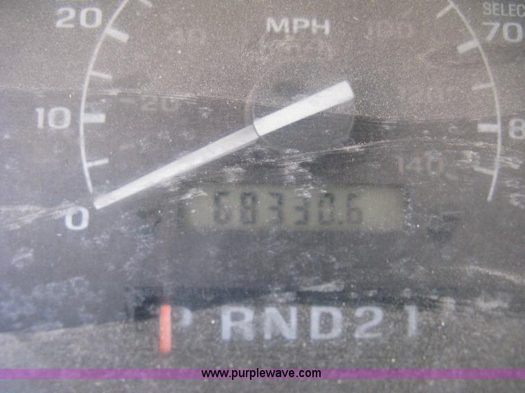 image for item E3481 1993 Ford F250 XL flatbed truck