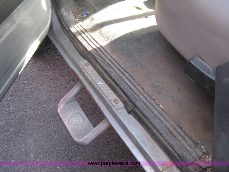 image for item E3481 1993 Ford F250 XL flatbed truck