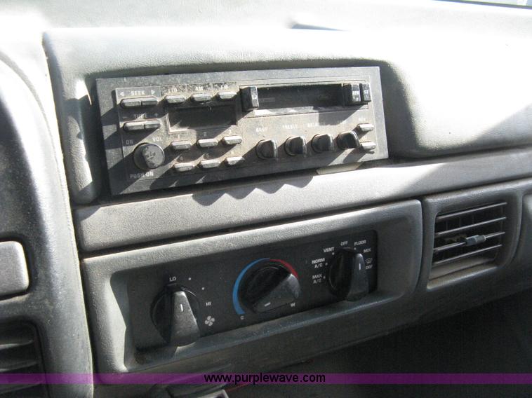 image for item E3481 1993 Ford F250 XL flatbed truck