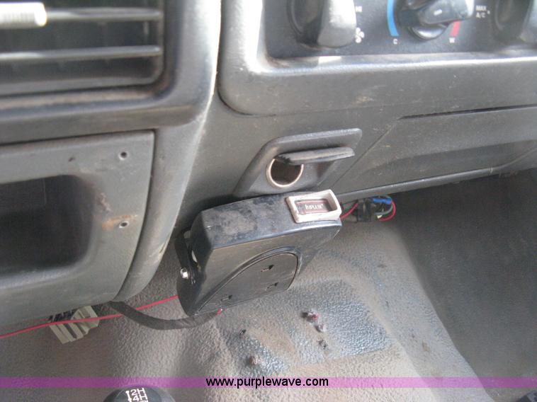 image for item E3481 1993 Ford F250 XL flatbed truck