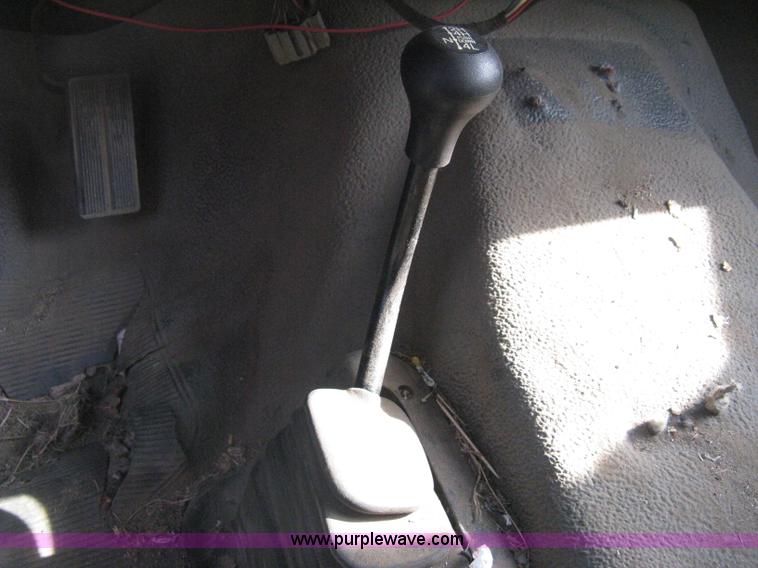 image for item E3481 1993 Ford F250 XL flatbed truck