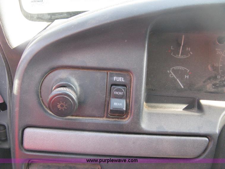 image for item E3481 1993 Ford F250 XL flatbed truck