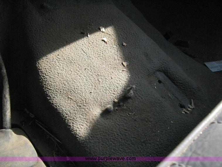 image for item E3481 1993 Ford F250 XL flatbed truck