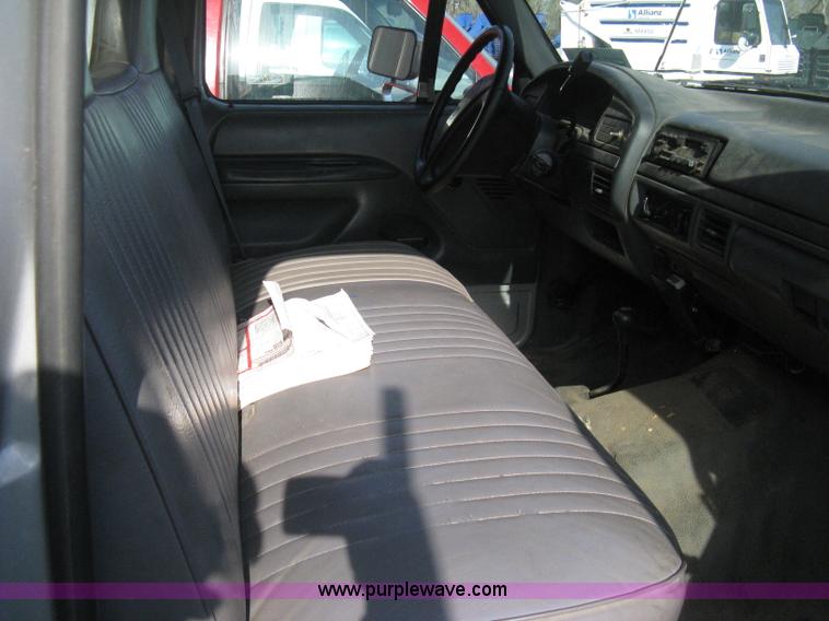 image for item E3481 1993 Ford F250 XL flatbed truck