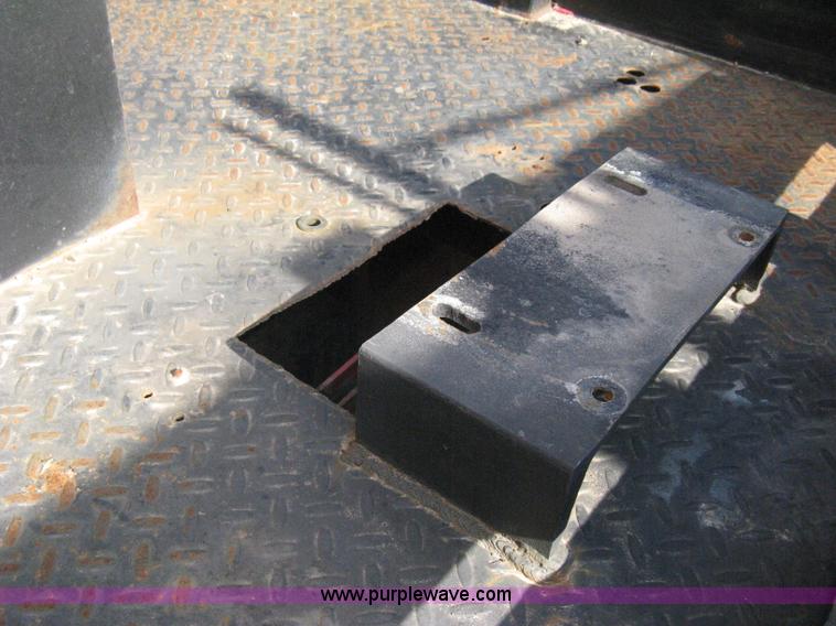 image for item E3481 1993 Ford F250 XL flatbed truck