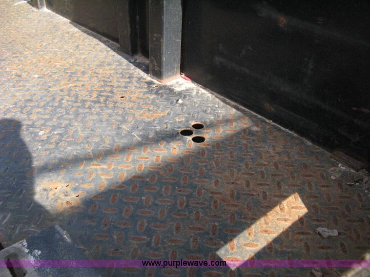 image for item E3481 1993 Ford F250 XL flatbed truck