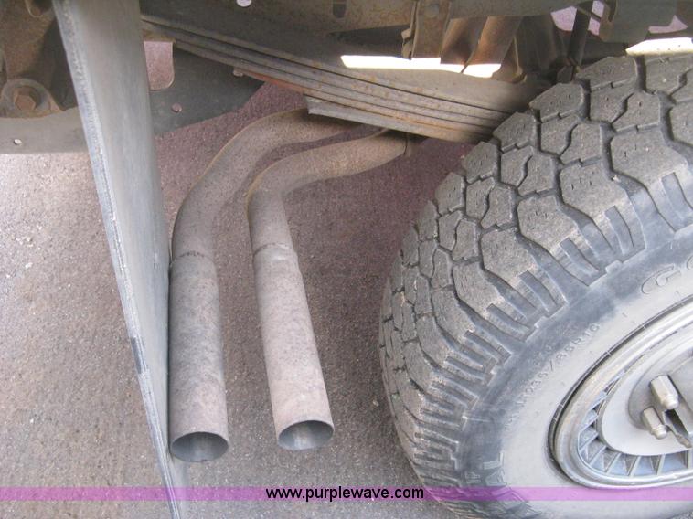 image for item E3481 1993 Ford F250 XL flatbed truck