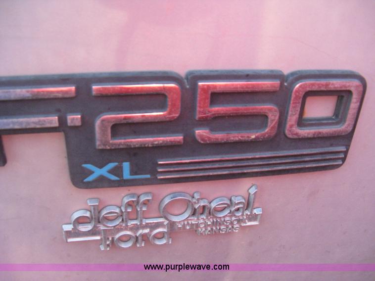 image for item E3481 1993 Ford F250 XL flatbed truck