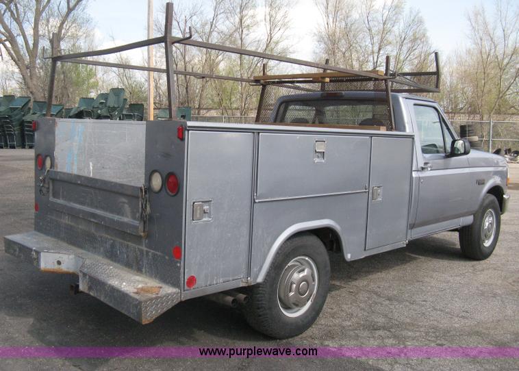 image for item E3482 1997 Ford F250 utility truck