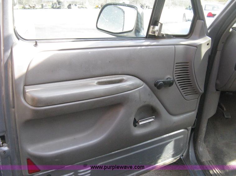 image for item E3482 1997 Ford F250 utility truck