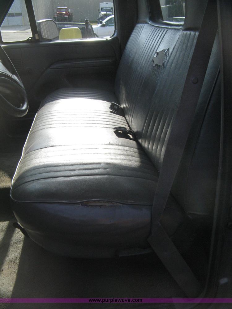 image for item E3482 1997 Ford F250 utility truck