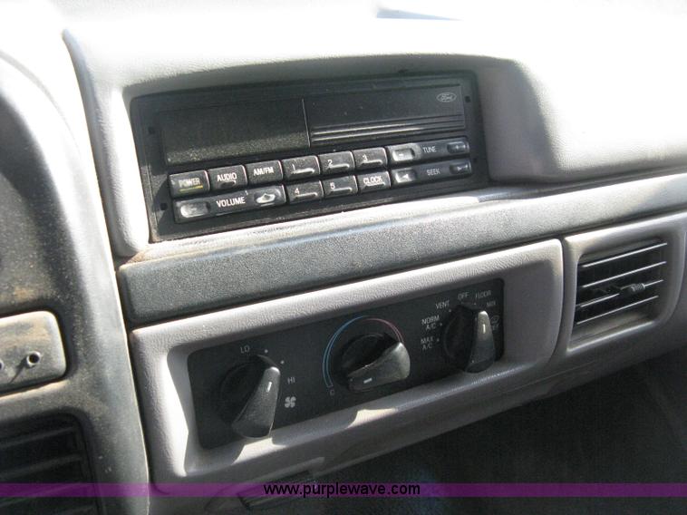 image for item E3482 1997 Ford F250 utility truck