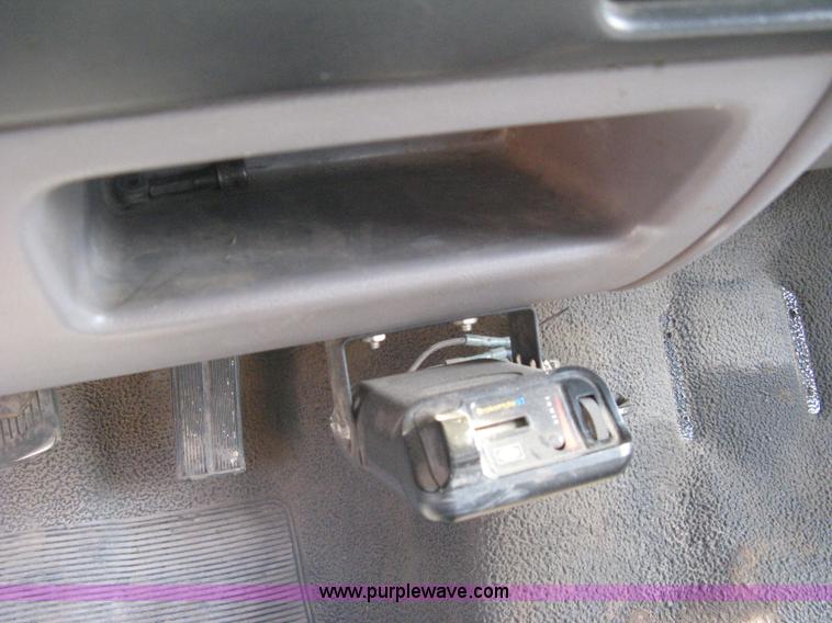 image for item E3482 1997 Ford F250 utility truck