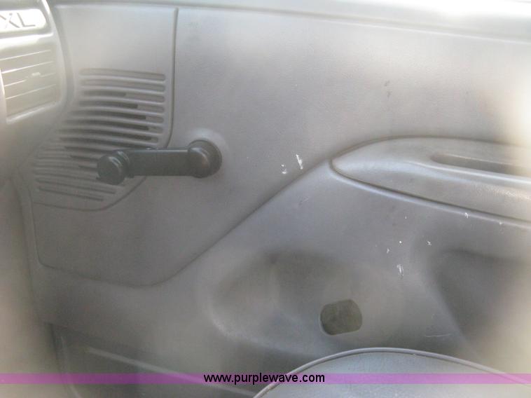 image for item E3482 1997 Ford F250 utility truck