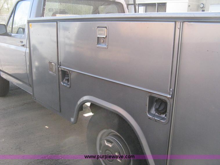 image for item E3482 1997 Ford F250 utility truck