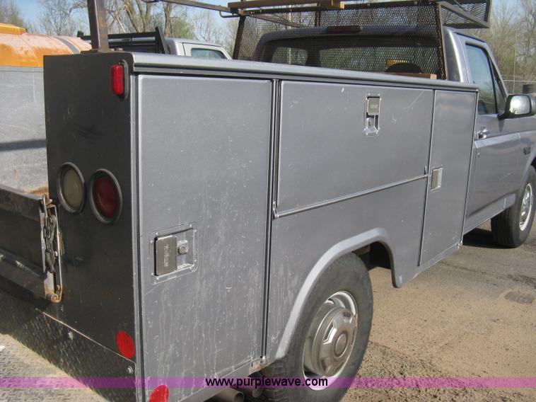 image for item E3482 1997 Ford F250 utility truck