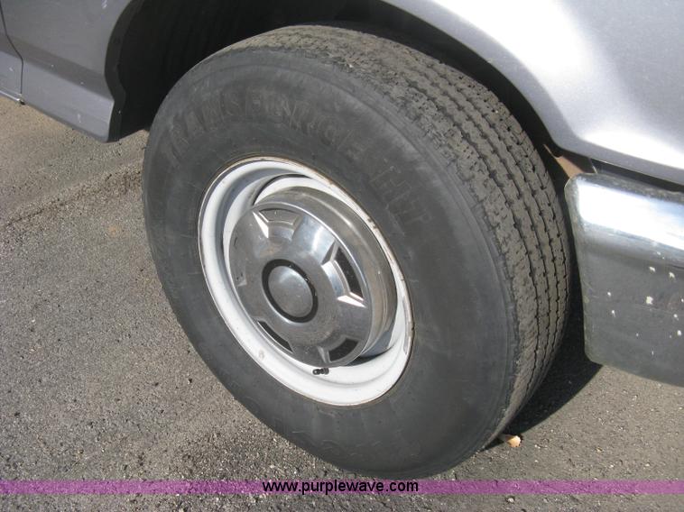 image for item E3482 1997 Ford F250 utility truck