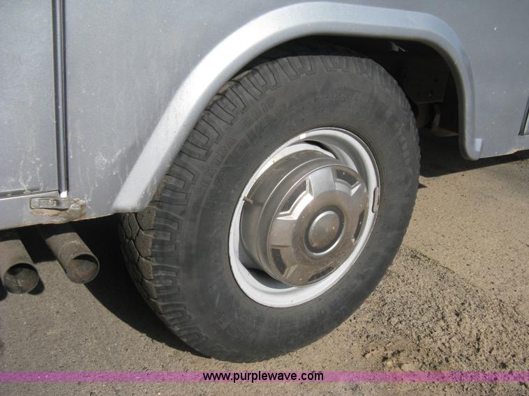 image for item E3482 1997 Ford F250 utility truck