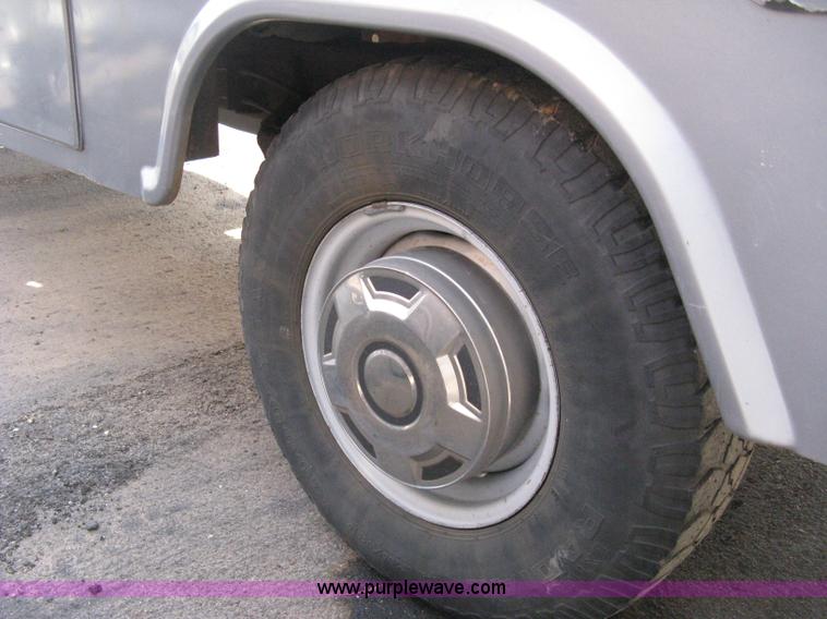 image for item E3482 1997 Ford F250 utility truck