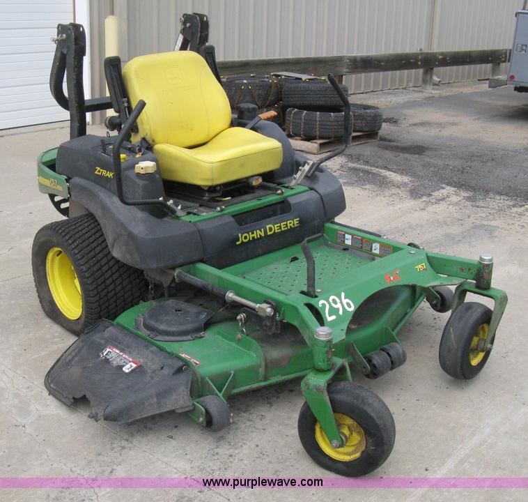 image for item E3483 2008 John Deere ZTrak ZTR lawn mower