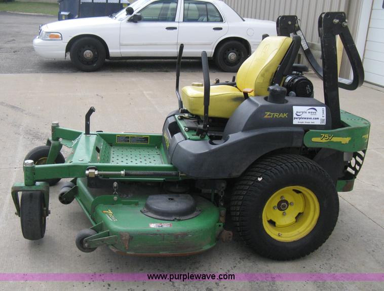 image for item E3483 2008 John Deere ZTrak ZTR lawn mower