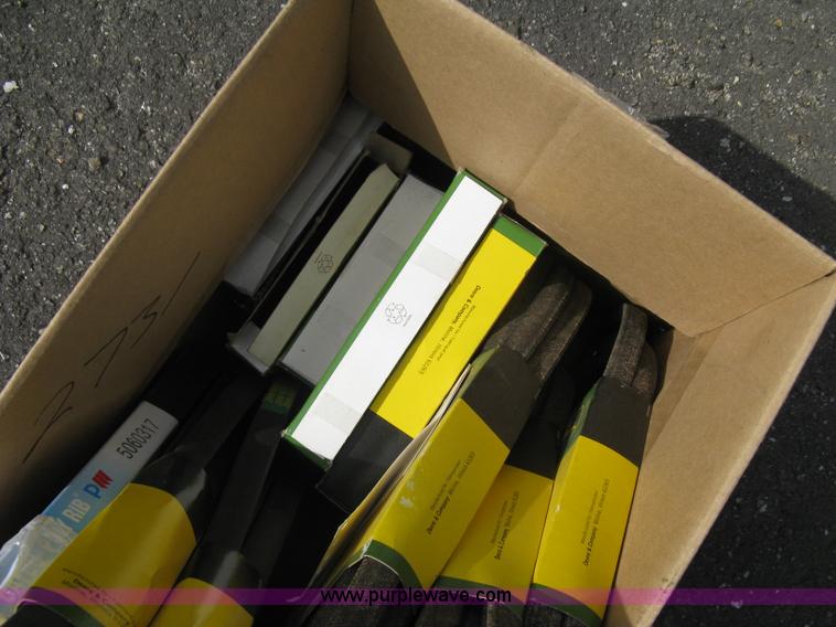 image for item E3484 2008 John Deere 757 ZTrak ZTR lawn mower