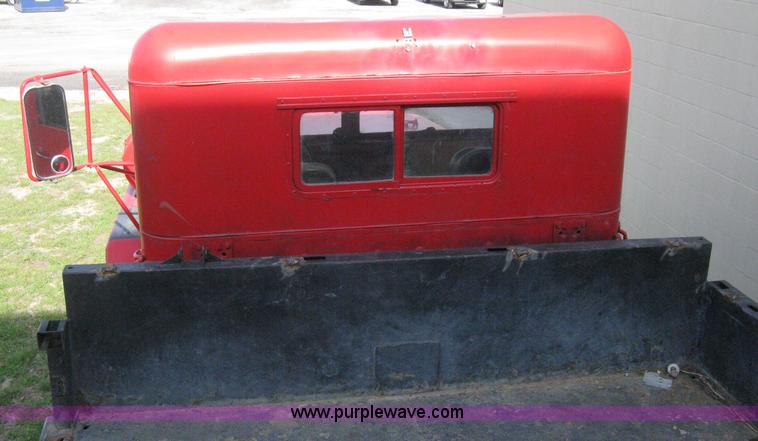 image for item E3487 1969 Jeep M813 flatbed truck