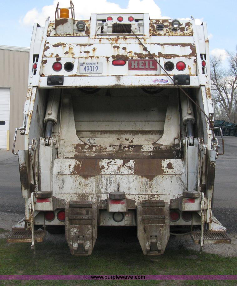 image for item E3488 2000 Chevrolet C8500 refuse truck