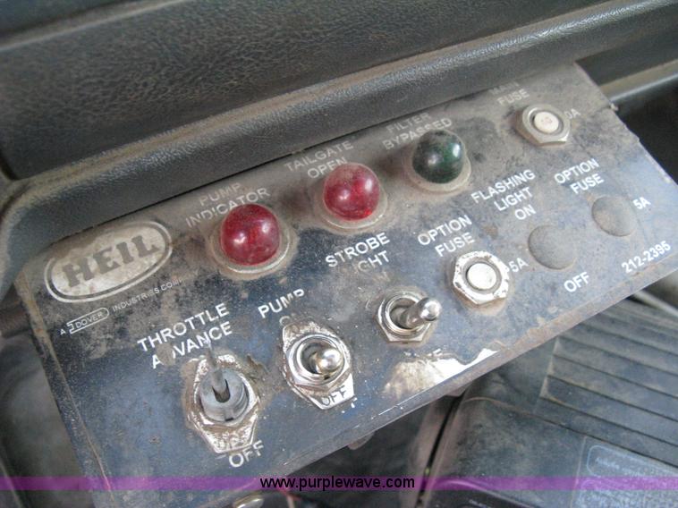 image for item E3488 2000 Chevrolet C8500 refuse truck