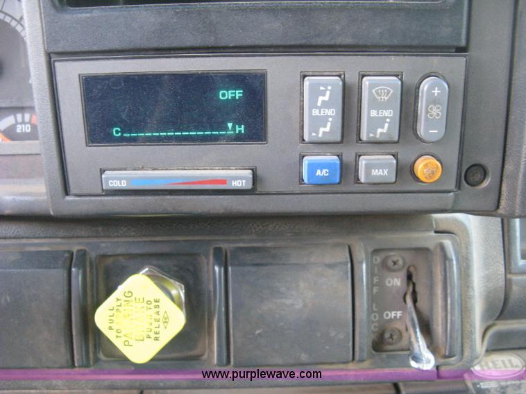 image for item E3488 2000 Chevrolet C8500 refuse truck