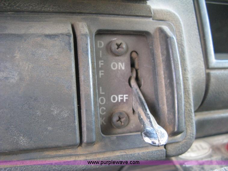 image for item E3488 2000 Chevrolet C8500 refuse truck