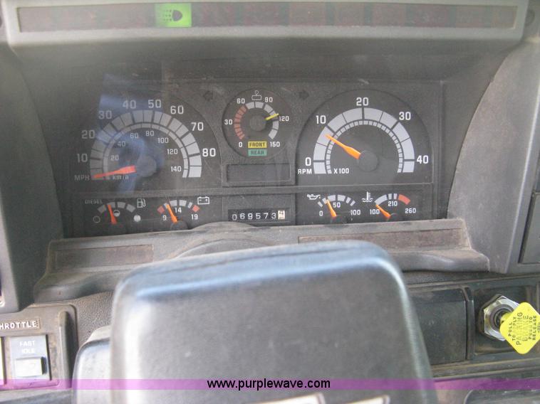 image for item E3488 2000 Chevrolet C8500 refuse truck