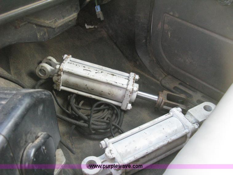 image for item E3488 2000 Chevrolet C8500 refuse truck