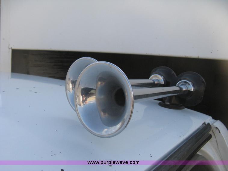 image for item E3488 2000 Chevrolet C8500 refuse truck