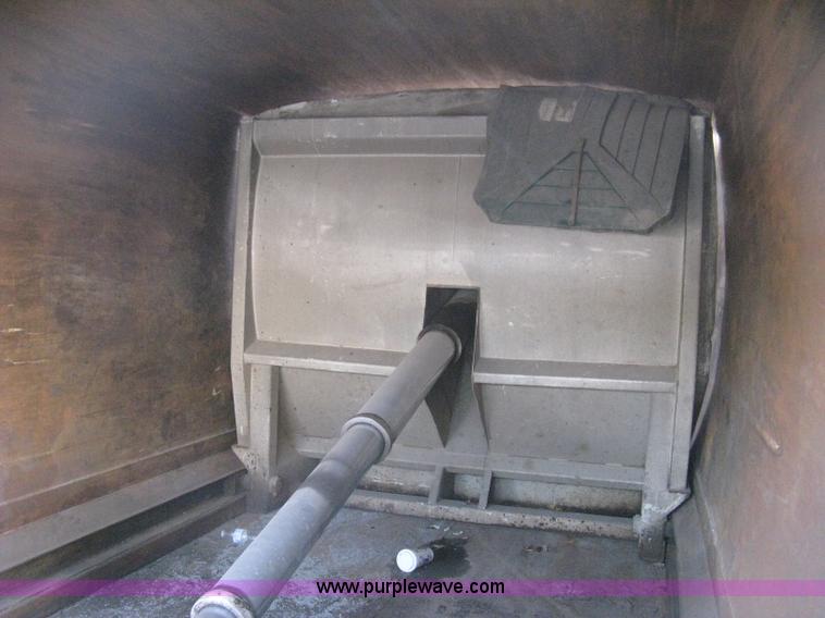 image for item E3488 2000 Chevrolet C8500 refuse truck