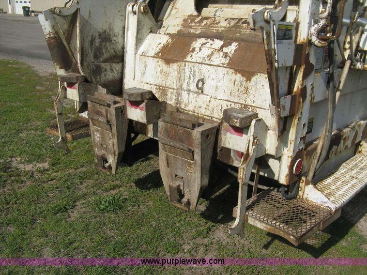 image for item E3488 2000 Chevrolet C8500 refuse truck