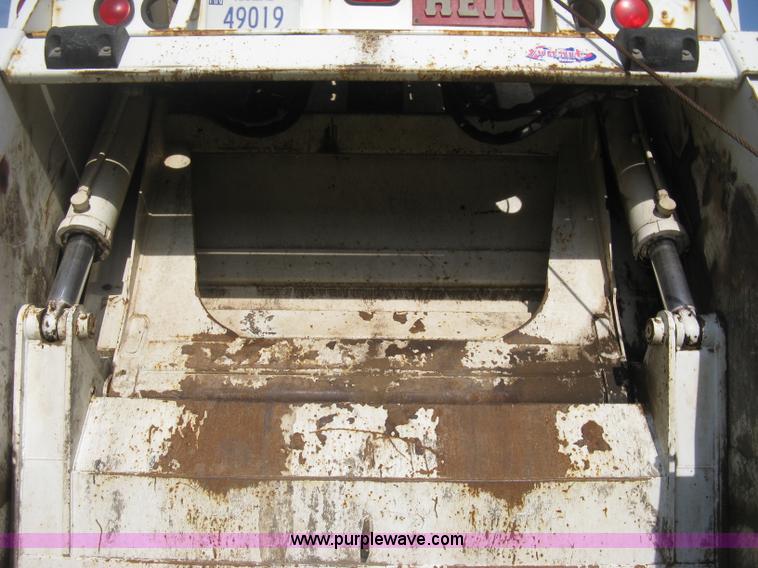 image for item E3488 2000 Chevrolet C8500 refuse truck