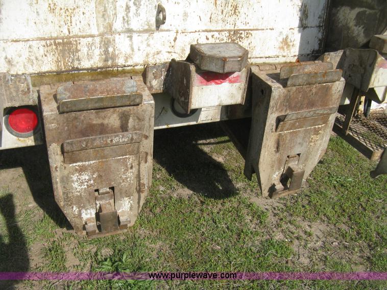 image for item E3488 2000 Chevrolet C8500 refuse truck