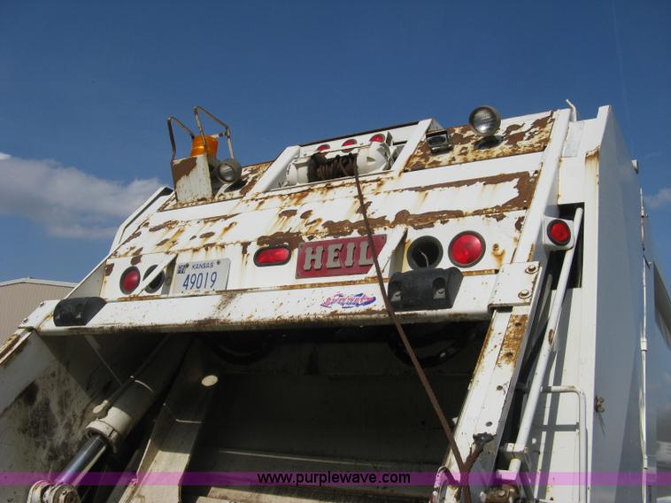 image for item E3488 2000 Chevrolet C8500 refuse truck