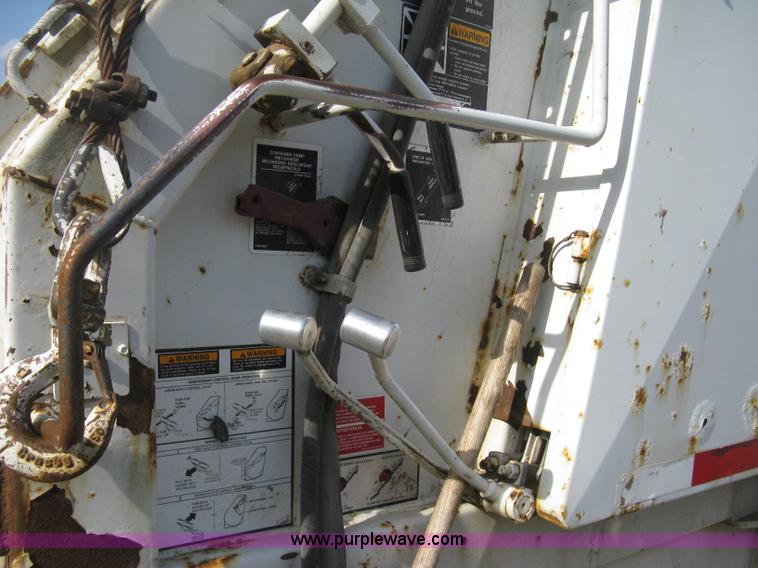 image for item E3488 2000 Chevrolet C8500 refuse truck