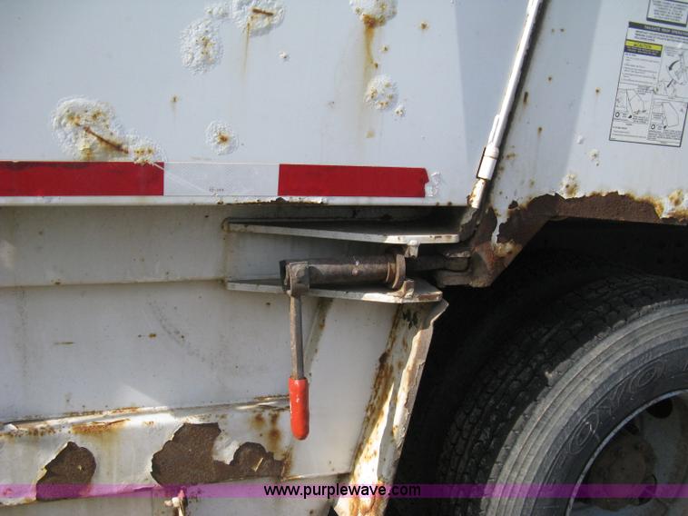 image for item E3488 2000 Chevrolet C8500 refuse truck